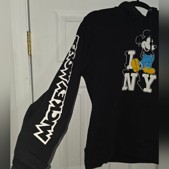 Levi's | Mickey Mouse "I ❤️ NY" | Black Graphic Hoodie for Women - Picture 2 of 4